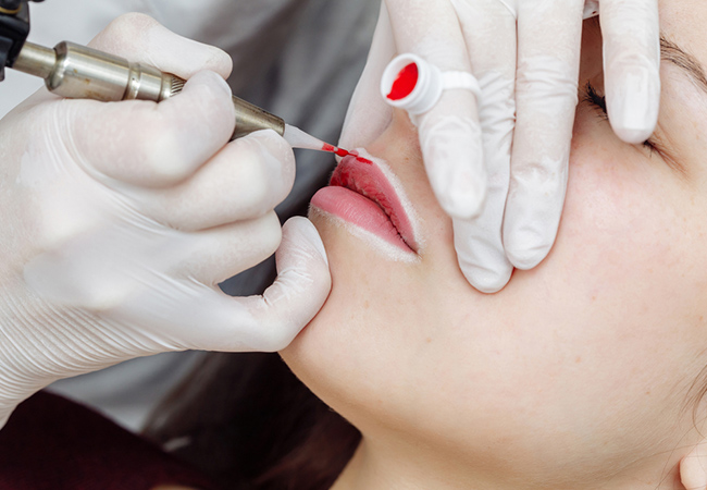 "For incredibly clear skin" - ELLE​
Carbon Laser Peel at Avagique (Cornavin): 5* on GoogleAlso known as the "Hollywood Peel", this painless facial exfoliates & stimulates natural collagen production. Options also for digital eyebrow microblading or lip pigmentation
 Photo