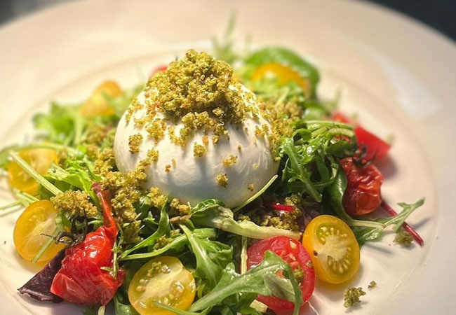 &ldquo;Delightful&rdquo; - Gault&MillauAll-Day-Brunch & Lunch at Caf&eacute; Bourdon (Servette): CHF 65 Food & Drinks CreditThe former pastry chef of Domaine de Ch&acirc;teauvieux (1* Michelin) whips up next-level tartines, pastries salads & more brunch classics 
 Photo