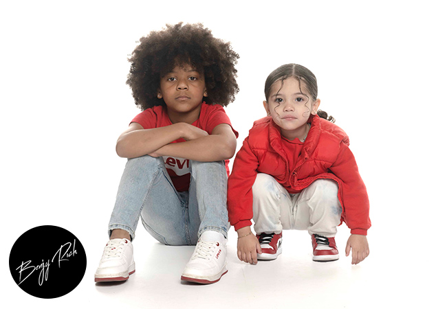 5* on GoogleProfessional Studio Photoshoot for Up to 10 People with Benjy Rich (Grand Lancy)

For family / individual / couple / maternity / group shoots. Benjy has 13 years experience and a super-power of making folks look their best
 Photo