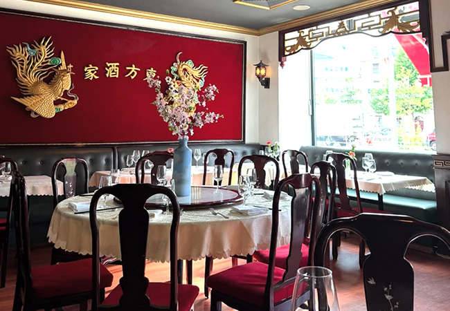 "Hidden gem" - Gault&Millau

3-Service Chinese Peking Duck for 2 at La Baguette d'Or (Plainpalais)Crispy, juicy & legendary - authentic Peking Duck at one of Geneva&rsquo;s top Chinese restaurants
 Photo