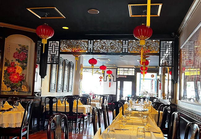 "Hidden gem" - Gault&Millau

3-Service Chinese Peking Duck for 2 at La Baguette d'Or (Plainpalais)Crispy, juicy & legendary - authentic Peking Duck at one of Geneva&rsquo;s top Chinese restaurants
 Photo