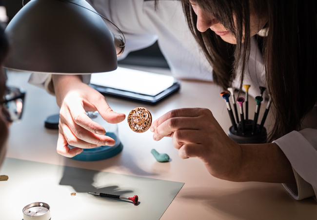 &ldquo;Unique experience&rdquo; -Forbes
Watchmaking Workshop at Initium (Geneva Old Town)Choose 3-hours intro course to learn the basics, or full-day workshop to craft your own full timepiece. In English & French, Mon-Sat
 Photo