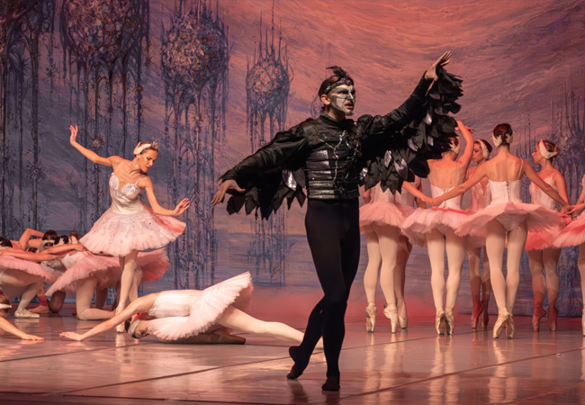 "Kniazkov is a beautiful technician" - DanceMagazine​​​
Swan Lake Ballet @ BFM: December 7 @ 20h. Starring Oleksii Knyazkov: Kharkiv National Opera House SoloistWith live orchestra + 50 dancers of United European Ballet
 Photo
