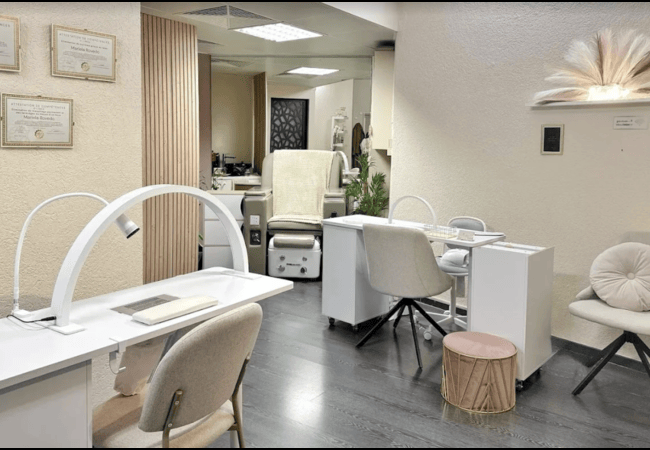 4.6* on Google Semi-Permanent Mani+Pedi at Warmi (Cornavin)

Using premium Peggy Sage varnish. Warmi = recommended by 92% of BuyClubbers
 Photo