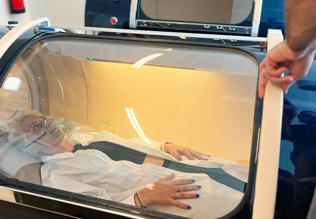 ​"Enhances cognitive performance" - Frontiers Journal
Hyperbaric Oxygen Therapy at PhysiO2sport Clinic (Geneva center)

Breathe in 100% pure oxygen to boost energy & sharpen focus
 Photo