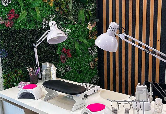 Just Opened
Semi-Permanent Mani+Pedi at Cris Nails (Plainpalais)
Rated 5* on Google, using premium varnish from Elya Maje / Purple Professional / Andreia Photo