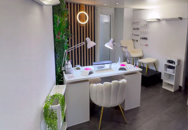 Just Opened
Semi-Permanent Mani+Pedi at Cris Nails (Plainpalais)
Rated 5* on Google, using premium varnish from Elya Maje / Purple Professional / Andreia Photo