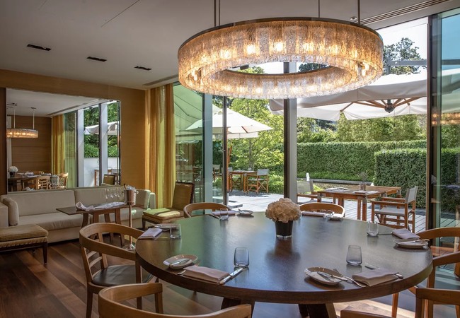 "Magnificent  " - Gault&Millau
Woods at InterContinental Geneva 5* Hotel (Nations): CHF 150 CreditGourmet European & Mediterranean cuisine by Michelin-pedigree chefs


 Photo