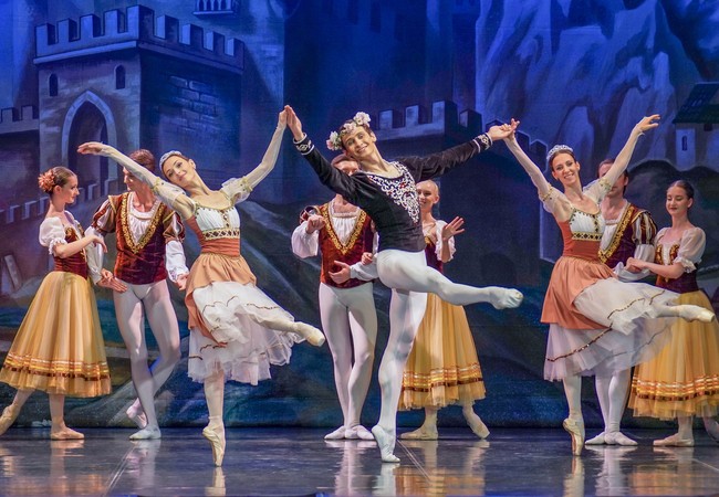 "Maia Makhateli is mesmerizing" - Bachtrack
Swan Lake Ballet: Nov 23 @ SwissTech CenterStarring Maia Makhateli: Dutch National Ballet's principal dancer
 Photo